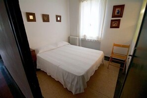 8 bedrooms, free WiFi, bed sheets