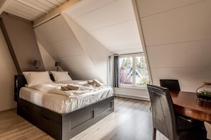 4 bedrooms, iron/ironing board, travel cot, free WiFi