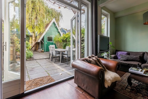 Tilava Classic Townhouse Sunny Gardenin kanssa, 12 minuutin päässä Amsterdam Centralista