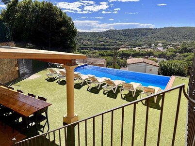 Casa Más Ambros with infinity pool