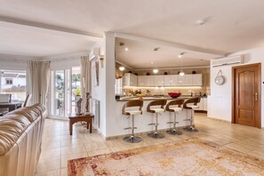 Interior -  Luxurious Villa 15 mins walk from the beach, free WF sleeps up to 12 (Benissa Costa, Moraira)