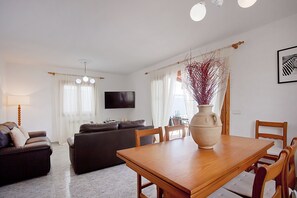 Smart-TV, DVD-Player, Bücher