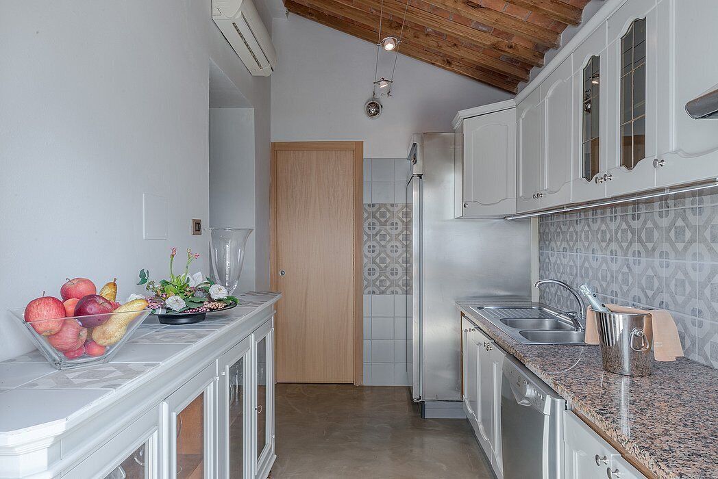 Villa Alvise: A charming two-story villa located on top of a small hill, with Free WI-FI.