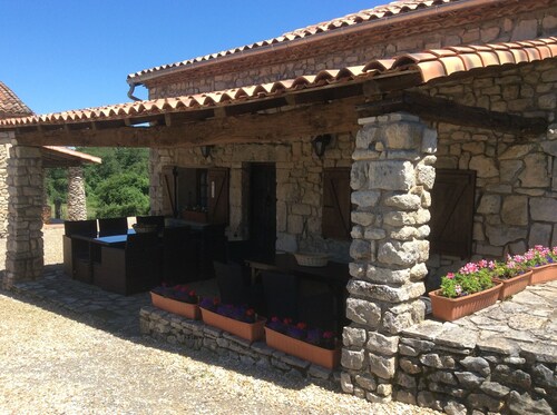  Cottage with Heated Salt water pool in private & peaceful setting.