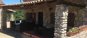 Cottage mit beheiztem Salzwasserpool in privater und ruhiger Umgebung.