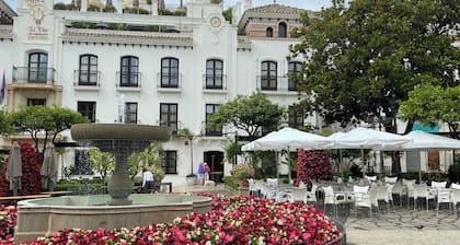 Spacious town house WiFi, Air con, central location sought after Belgravia Club