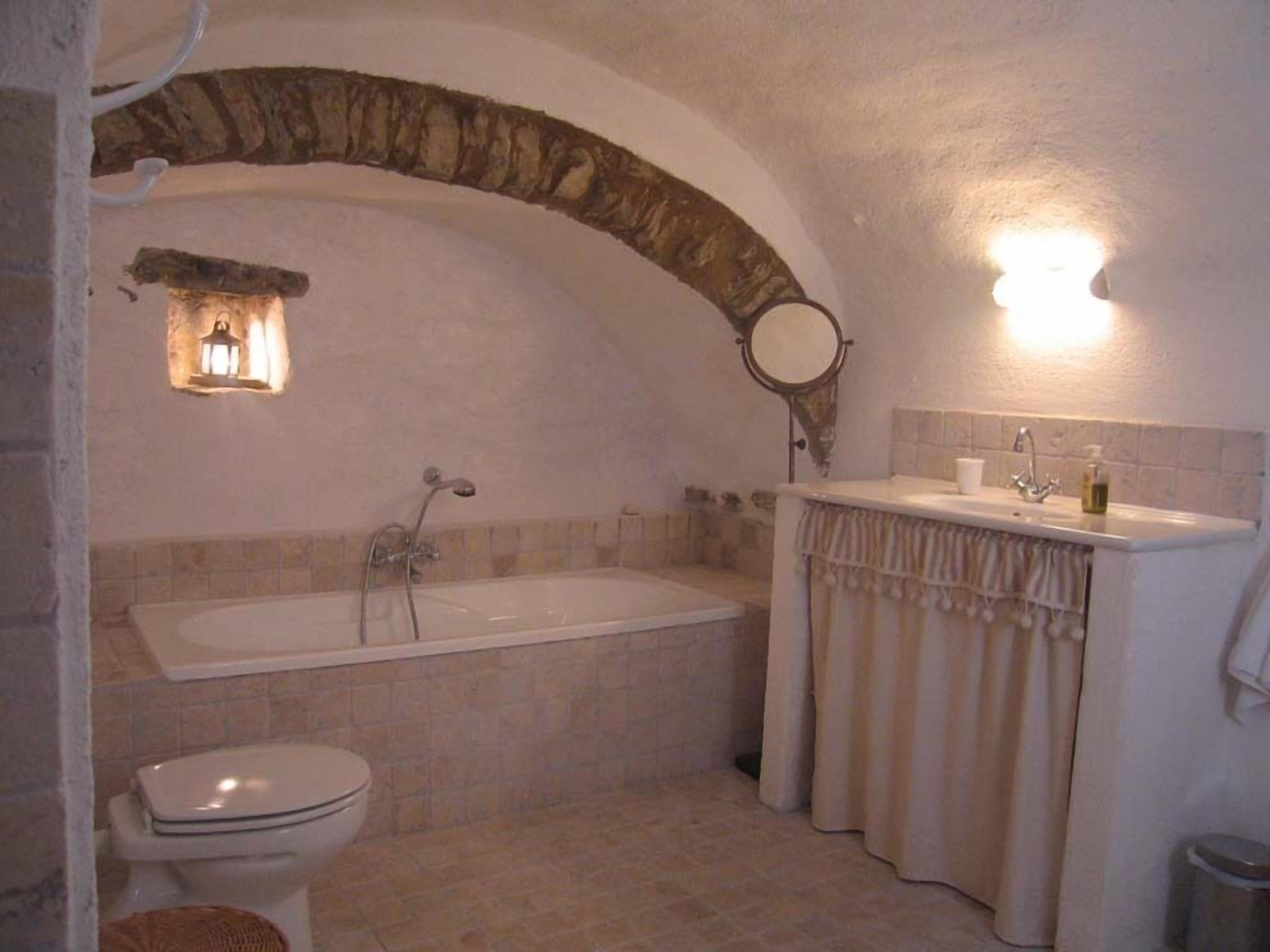 Ensemble douche/baignoire, sèche-cheveux, serviettes fournies, savon