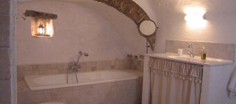 Tradisjonelt hus i vakre APRICALE, Liguria, opplev den ekte Italia!