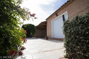 المنطقة المحيطة بالمنشأة