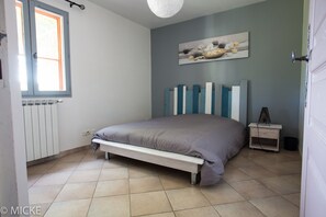 4 slaapkamers, een strijkplank/strijkijzer, wifi, beddengoed