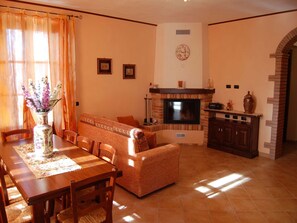 TV, fireplace, DVD player, ping pong - Spacious 5 bedroom villa with private pool, full wheelchair access with lift (Garfagnaana)