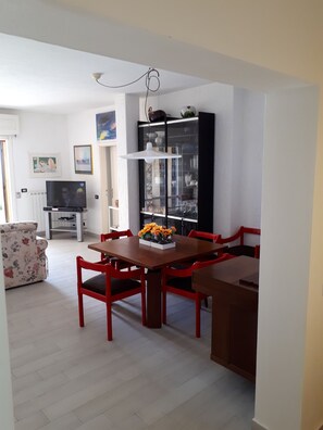 Dining - townhouse with wonderful views and private garden (Castiglione della Pescaia)