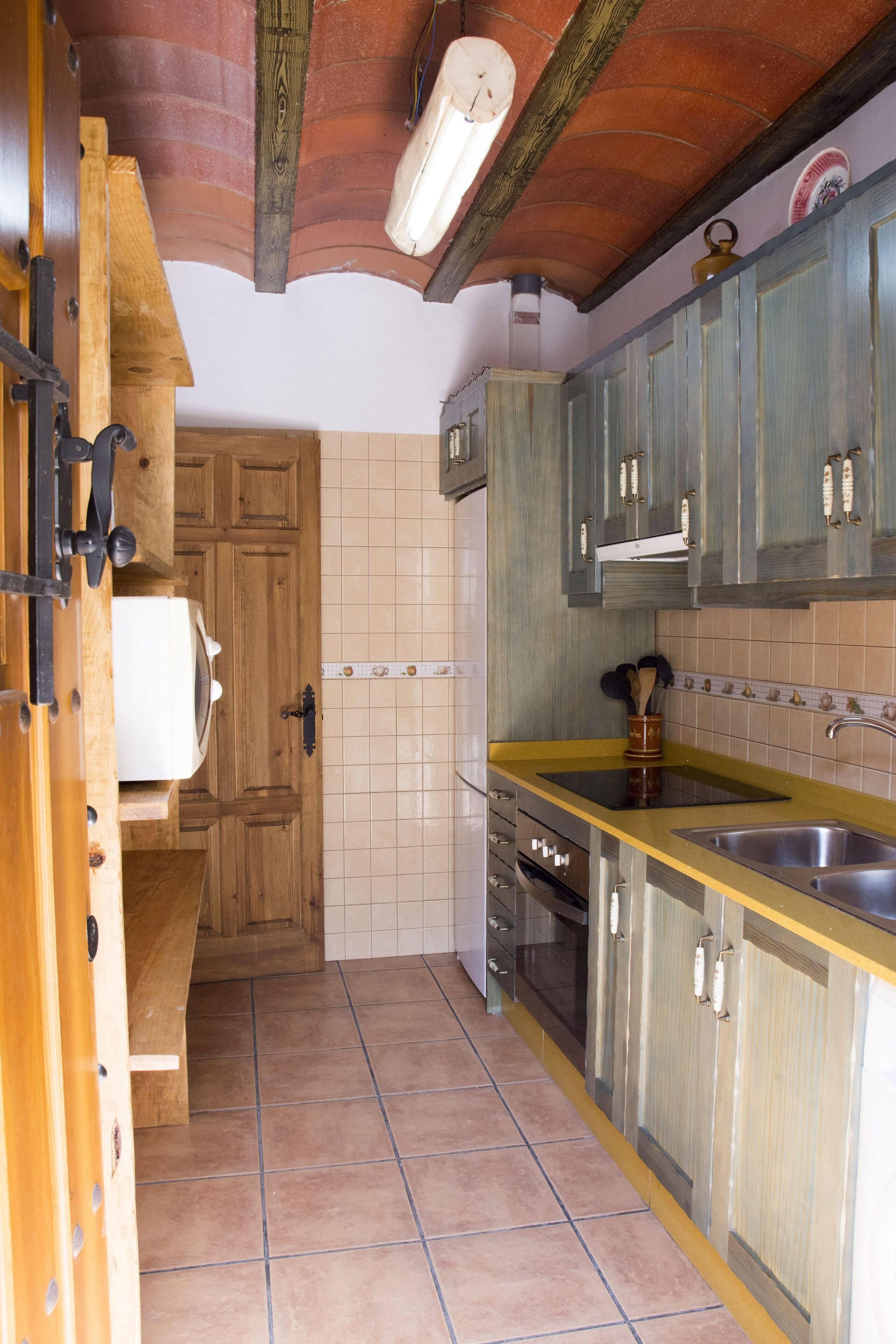 Rural house in Nerpio, full rental with 4 bedrooms 3 bathrooms, barbecue, porch