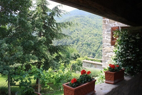 Unabhängige Steinvilla, ursprünglich ein mittelalterlicher Wachturm, in der Nähe von Florenz