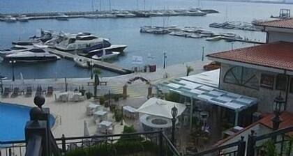 Ferienwohnung mit Pool, Restaurant & Meerblick