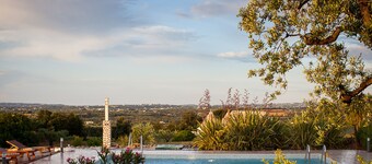  Bianchi Trulli. Charakteristisch Steinhaus mit privatem Pool und Panoramablick