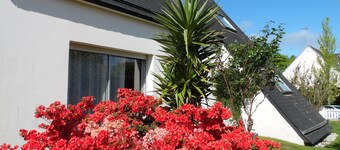 Samtidshus: wi-fi, parkering og privat hage nær sjøen