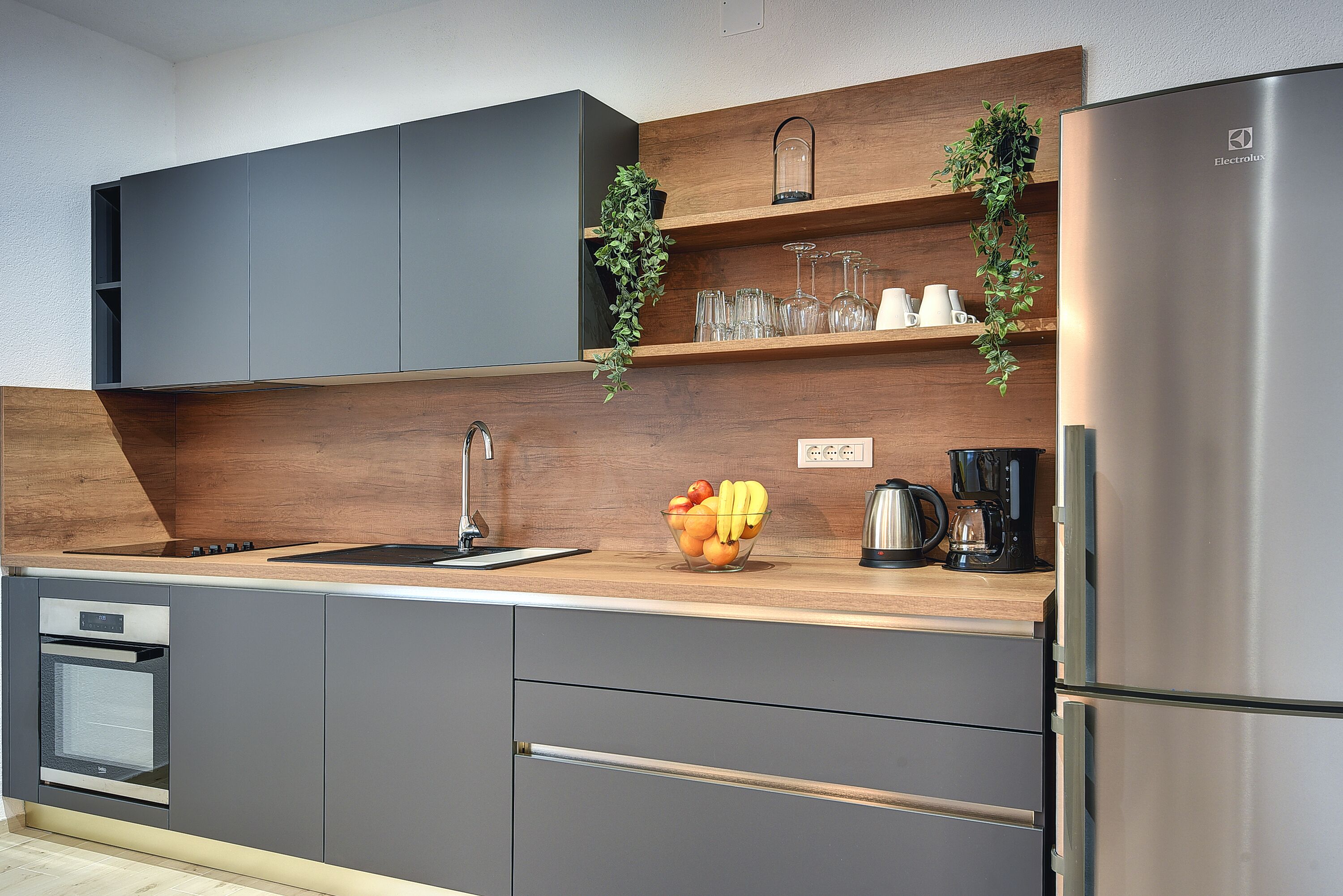 Kühlschrank, Mikrowelle, Ofen, Herdplatte