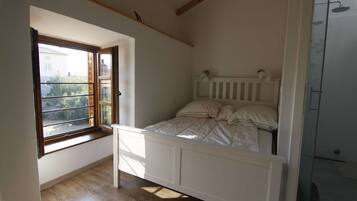 3 slaapkamers, een bureau, wifi, beddengoed