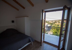 3 camere, una scrivania, Wi-Fi, lenzuola