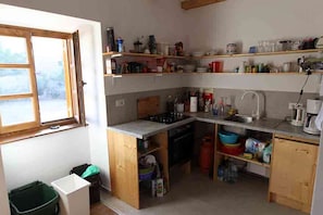 Jääkaappi, uuni, liesi, astianpesukone
