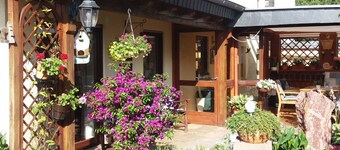 Quiet Non smoking apartment (approx 80sqm.) Located right on the edge.