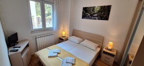 6 soverom, safe på rommet, skrivebord og strykejern/-brett