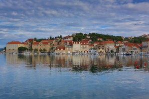 A waterfront with buildings, boats, and a clear sky.