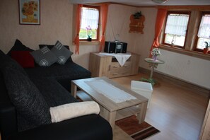 Télévision, livres, chaîne hi-fi