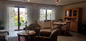 TV, DVD player, ping pong, toys - Comfortable apartment with pool for 2-6 people (110 sqm) (Ranschbach)
