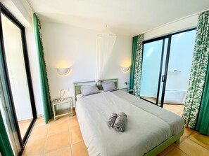 3 chambres, coffre-fort, accĂšs au Wi-Fi (inclus), literie fournie