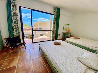 Villa with private pool, fiber optic internet, close to the sea, sheltered courtyard