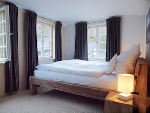 1 habitación, tabla de planchar con plancha, wifi gratis y ropa de cama