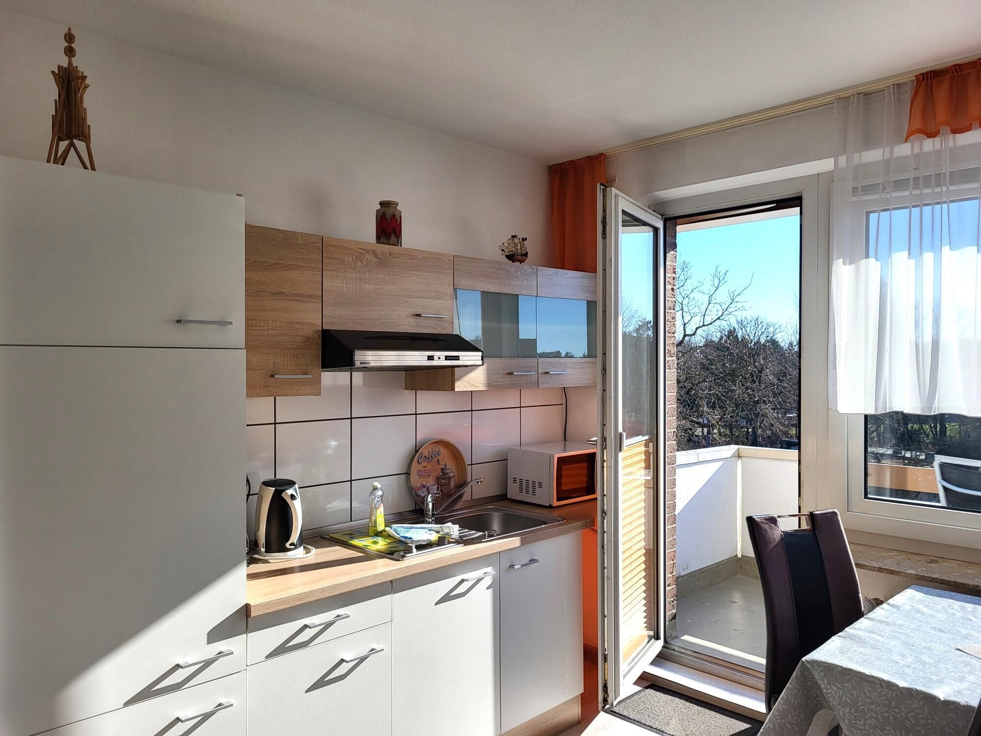 Fridge, microwave, coffee/tea maker, toaster