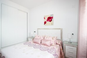 2 bedrooms, WiFi, bed sheets