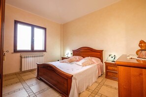 2 quartos, ferros/tábuas de passar roupa, Wi-Fi, roupa de cama