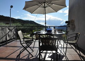 Outdoor dining - Rustico at south shore of Lake Garda (Costermano)