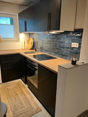 Fridge, oven, stovetop, dishwasher