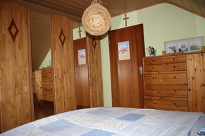 1 dormitori, planxa i posts de planxar, wifi gratuïta i roba de llit