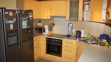 KylskÄp, mikrovÄgsugn, ugn och spishÀll