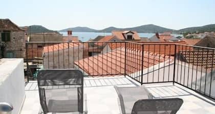 Authentisches Steinhaus. Dachterrasse & Meerblick, GerÀumig & Haustierfreundlich