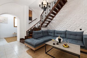 Smart TV, DVD player, books