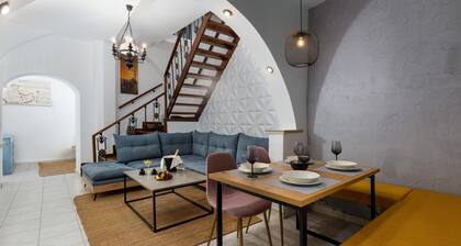 A Unique 3-4 bedrooms house in OLD TOWN - Overlooking the whole Old Town