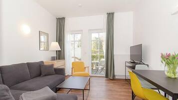 Fernseher, DVD-Player, Videothek, Stereoanlage