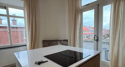 Spacious apartment on the top floor between the beach and the city
