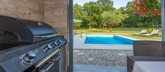 2000 square meters of private and secure garden, true tranquility and only 15 km from the sea