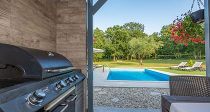 2000 qm privater und sicherer Garten, echte Ruhe und nur 15 km vom Meer entfernt