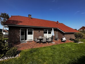 Outdoor dining - Chalet on the Wadden Sea House 2 ⭐️⭐️⭐️⭐️⭐️- Holiday house Ockenfels new building 2016  (Dornum)