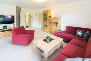 TV, fireplace, DVD player, stereo - Chalet on the Wadden Sea House 2 ⭐️⭐️⭐️⭐️⭐️- Holiday house Ockenfels new building 2016  (Dornum)