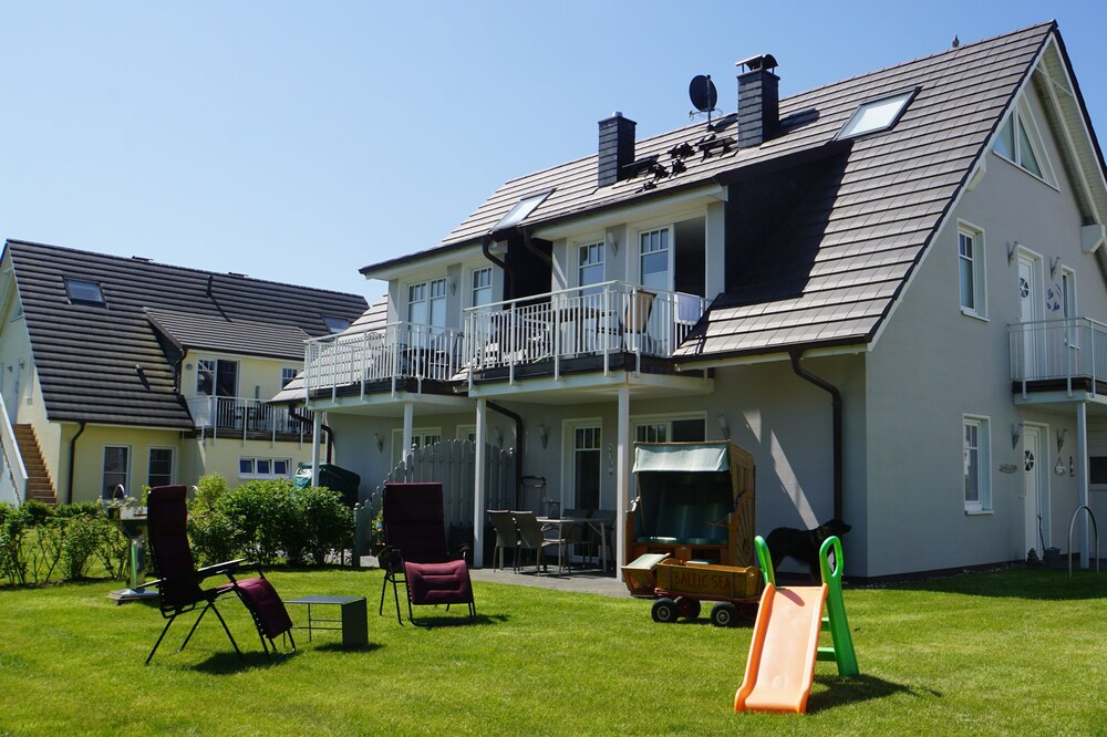 Ren. Apartment on the ground floor, WiFi, close to the beach, partially fenced, children-u. tierfreundl.